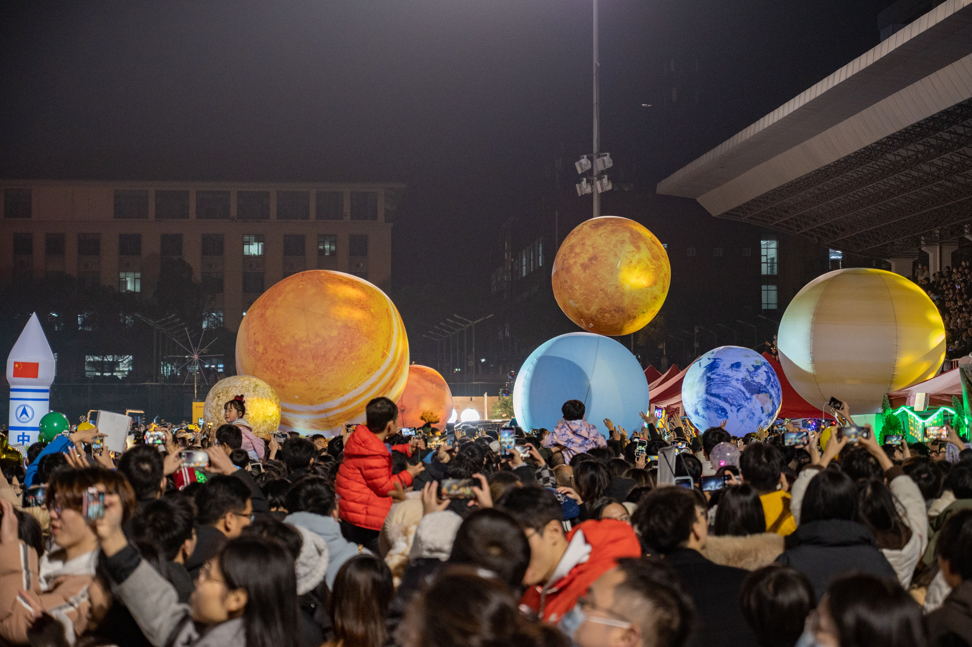 新年巡游化学新2网址
方阵星球方阵（学通社记者 许可 摄）